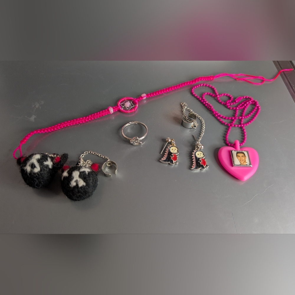Jewelry Lot - Picture 1 of 1